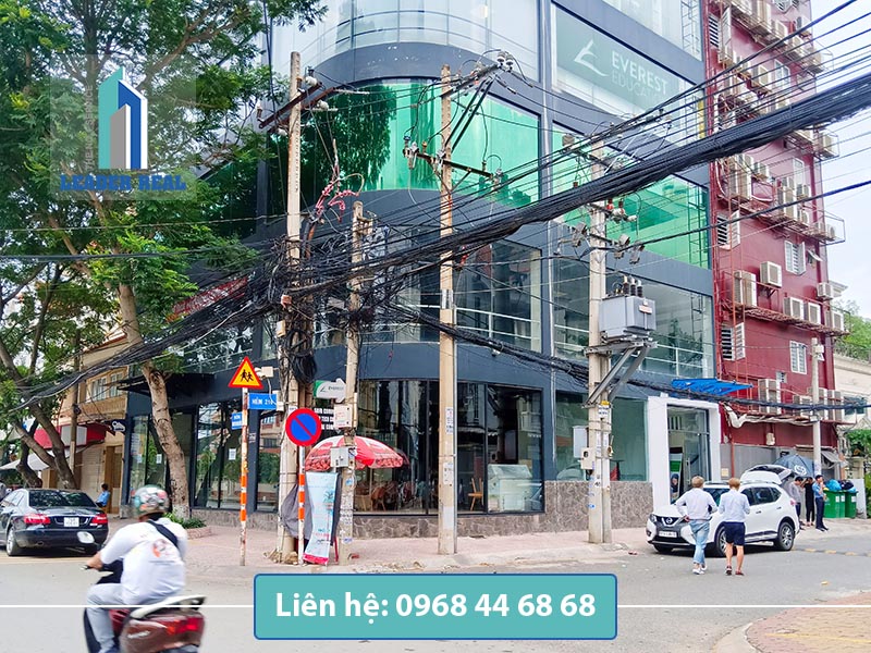 Phía trước tòa nhà cho thuê văn phòng Gtower quận 2