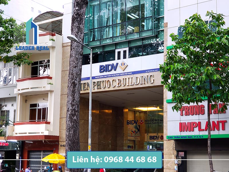 Lối vào tòa nhà cho thuê văn phòng Tiến Phước building quận 5