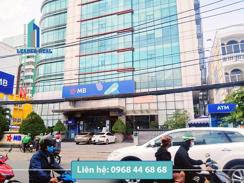 Phía trước tòa nhà cho thuê văn phòng MB bank building quận 3