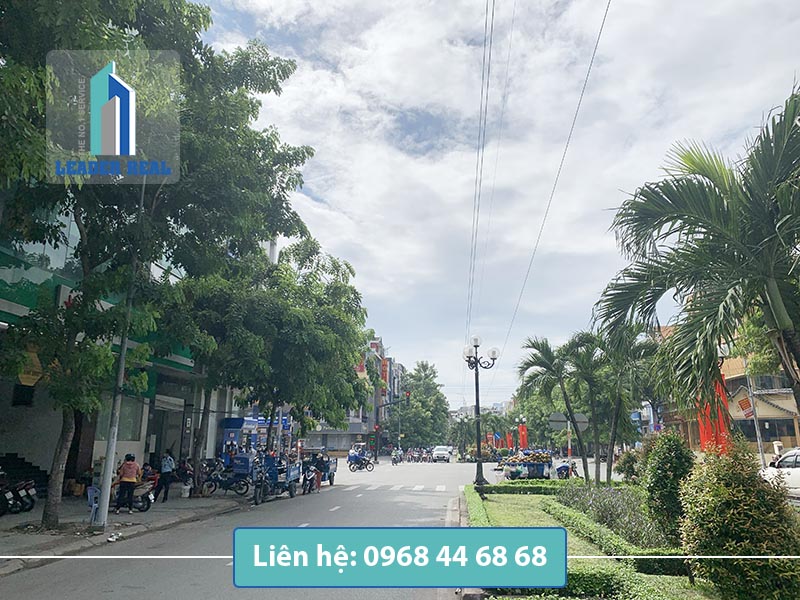 Giao thông thuận lợi tại tòa nhà Nhật Ngữ Đông Kinh quận Phú Nhuận