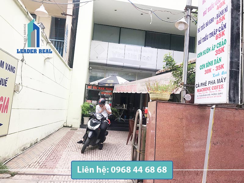 Lối vào văn phòng cho thuê Falcon Shipping building quận 3