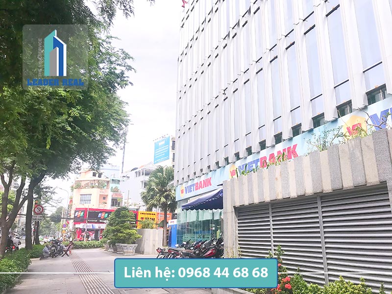Bên hông tòa nhà cho thuê văn phòng LIM 2 tower quận 3