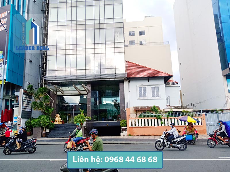 Lối vào tòa nhà văn phòng cho thuê IDD building quận 3