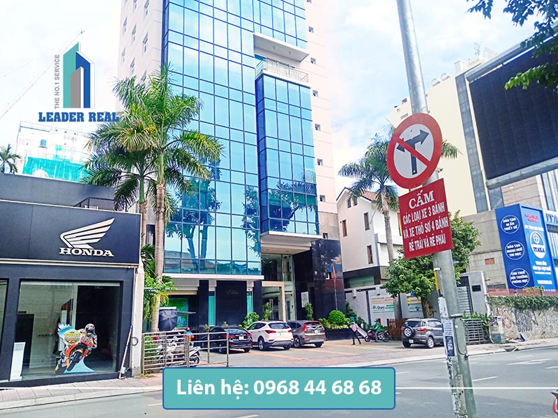 Phía trước tòa nhà cho thuê văn phòng Loyal Office building quận 3