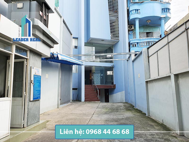 Lối vào tòa nhà văn phòng cho thuê Compa building quận Bình Thạnh