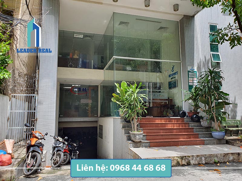 Lối dẫn xuống hầm tòa nhà văn phòng cho thuê New Port building quận Bình Thạnh
