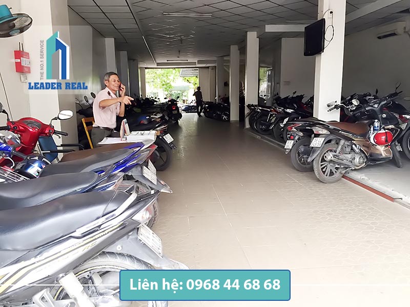Bãi xe tại tòa nhà cho thuê văn phòng Quang Minh building quận Bình Thạnh