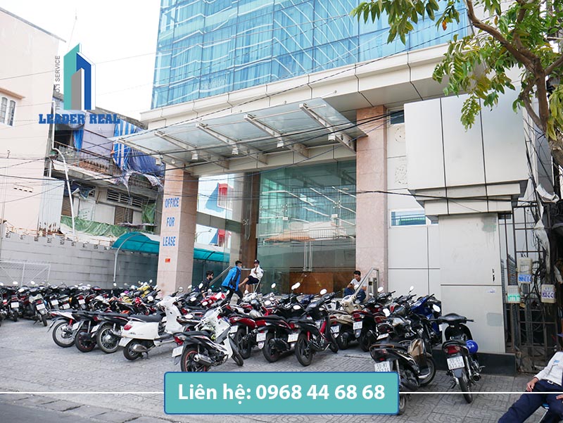 Bãi xe trước văn phòng cho thuê tại tòa nhà Vinconship building quận 4