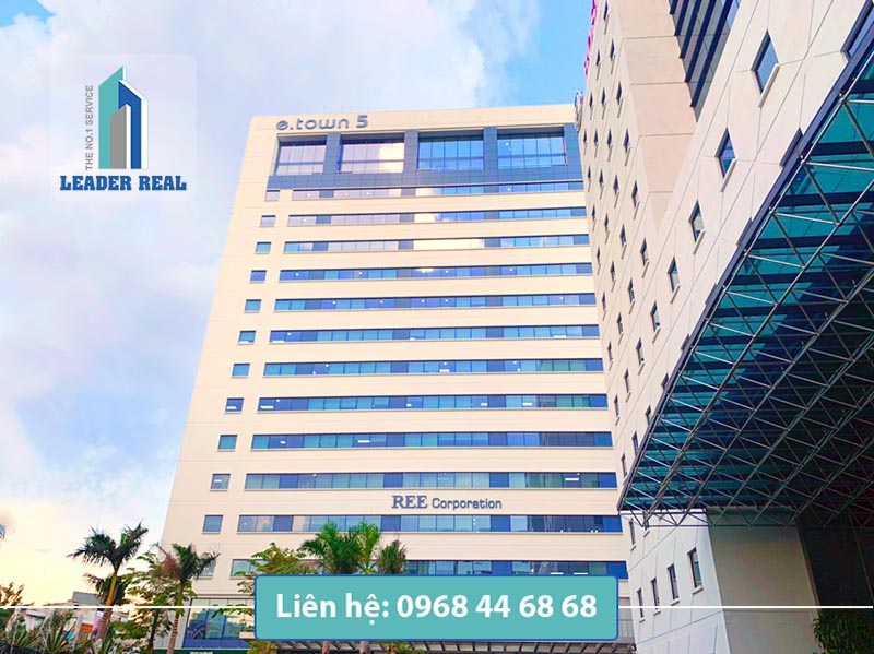 Mặt sau tòa nhà cho thuê văn phòng Etown building quận Tân Bình