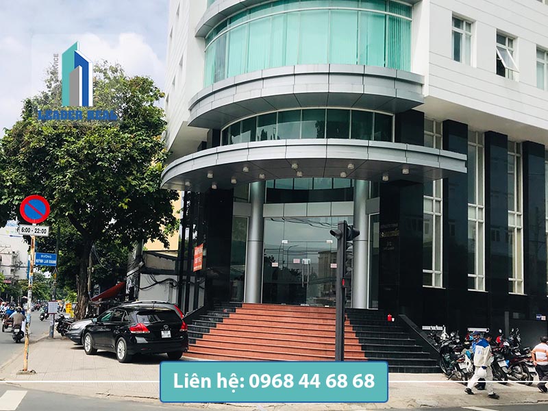 Lối vào tòa nhà cho thuê văn phòng Hoàng Triều building quận Tân Bình