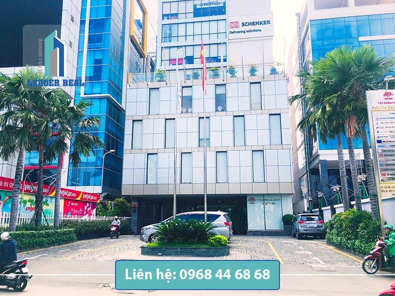 Lối vào tòa nhà văn phòng cho thuê Hà Đô South building quận Tân Bình