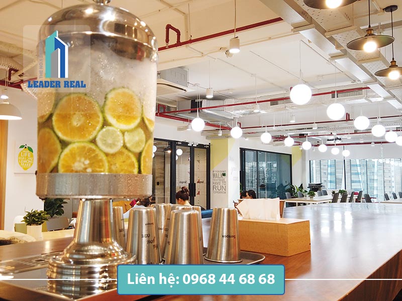 Nước trái cây được cung cấp hàng ngày tại văn phòng trọn gói Anh Minh tower quận 1