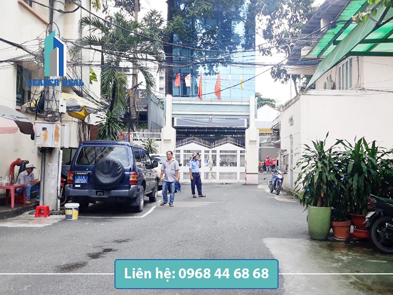 Lối vào văn phòng cho thuê Vinacam building quận 1